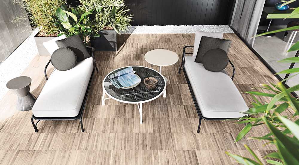 Le Parc Chaise Lounge